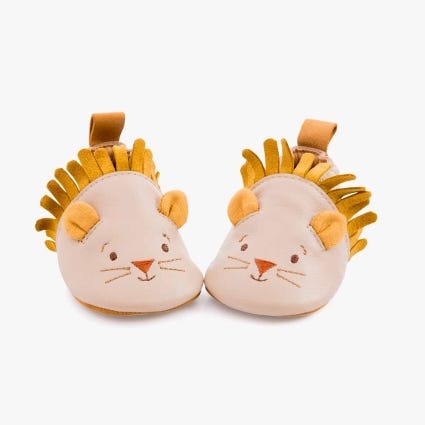 Chaussons cuir lion beige Sous mon baobab 1824 mois Moulin Roty